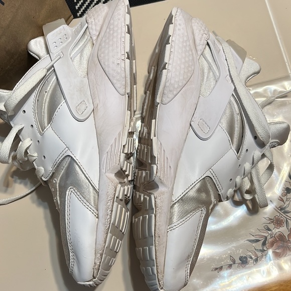 Nike Air Huarache / All White - Picture 6 of 7